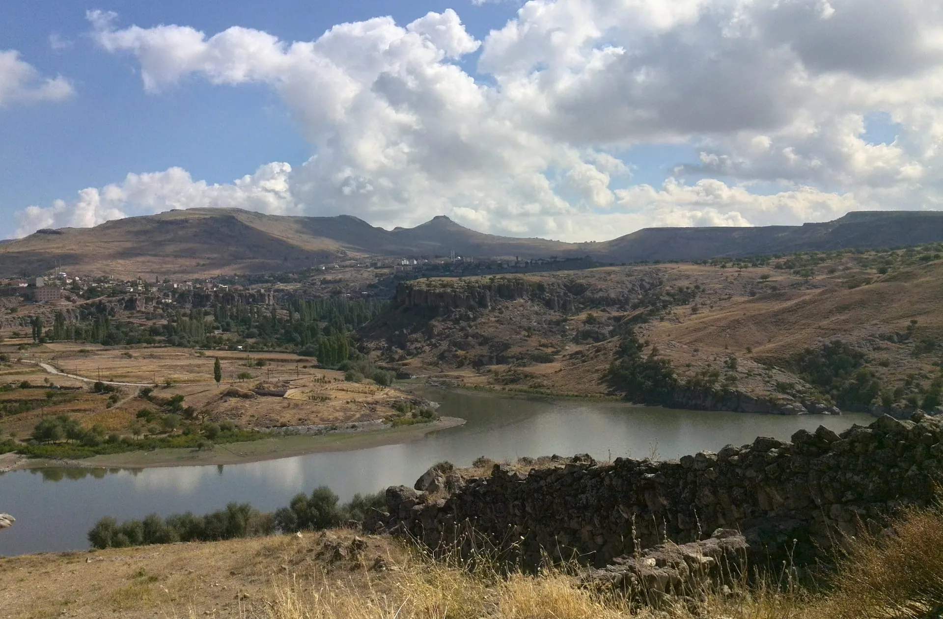 Güzelyurt town and reservoir seen from the Yüksek Kilise hill