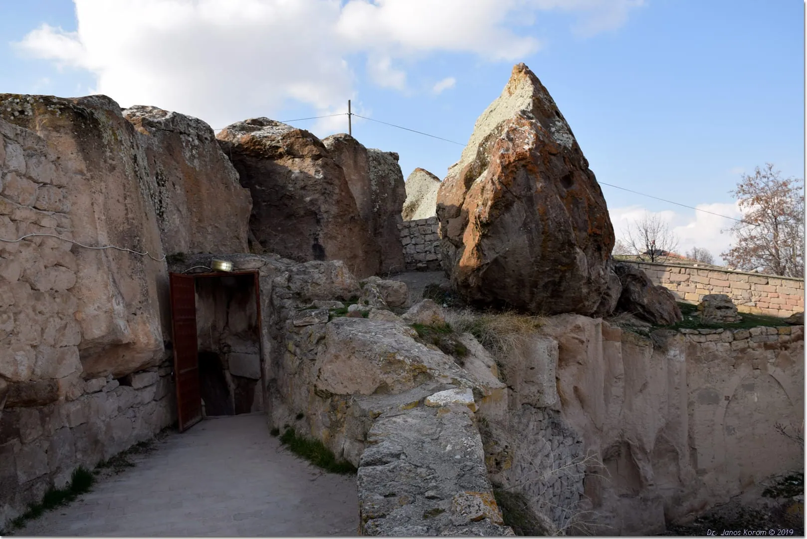 Passage carved into tuff in the Saratlı Kırkgöz underground city