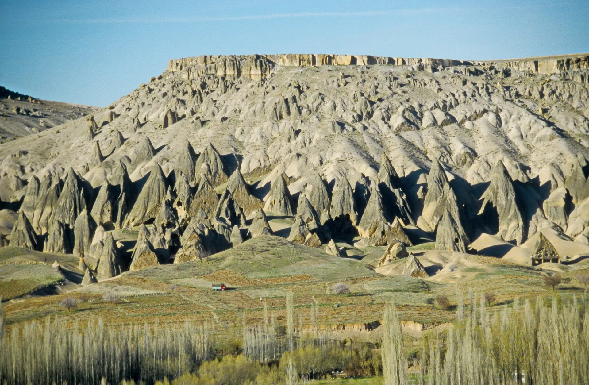 Tuff cones below the volcanic plateau near Yaprakhisar