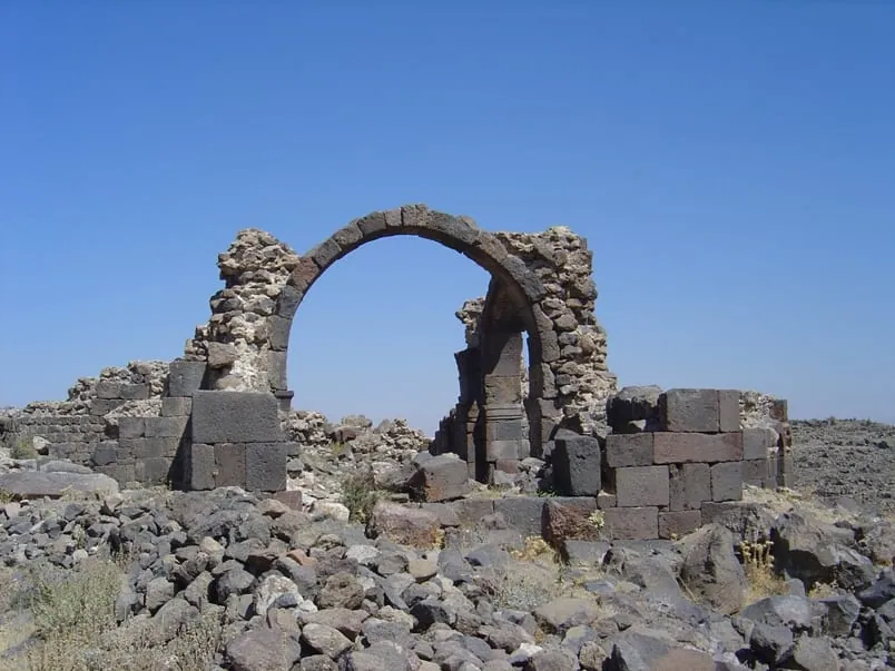 Ruins of the cross-plan domed Kemerli Kilise at Viranşehir