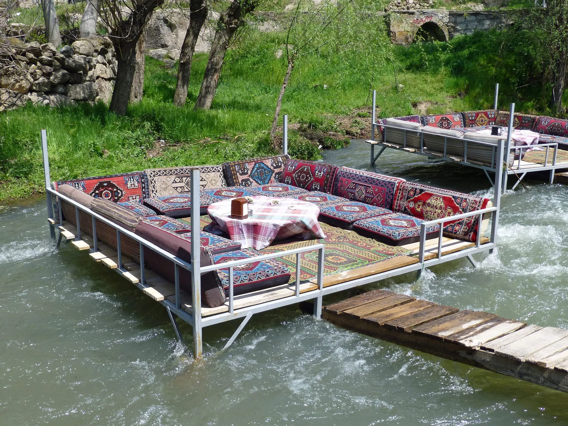 Restaurants on the bank of the Melendiz stream in Belisırma